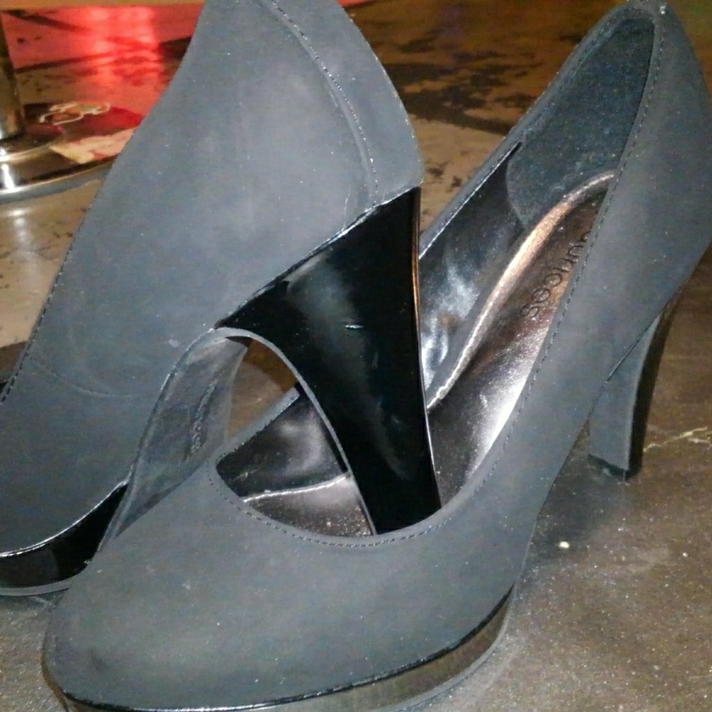 NWOT Suede pumps